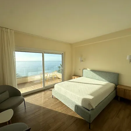 Blue Wave يتوجاني